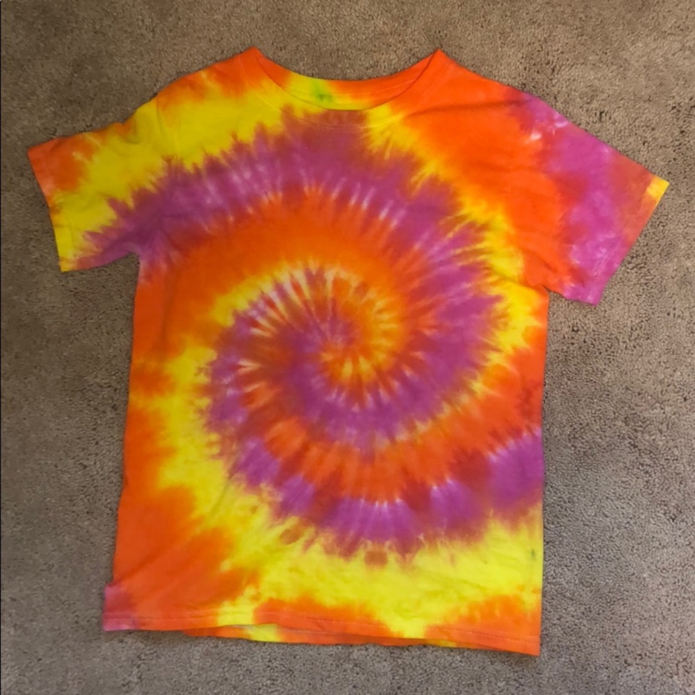 tie dyed hanes t-shirt!